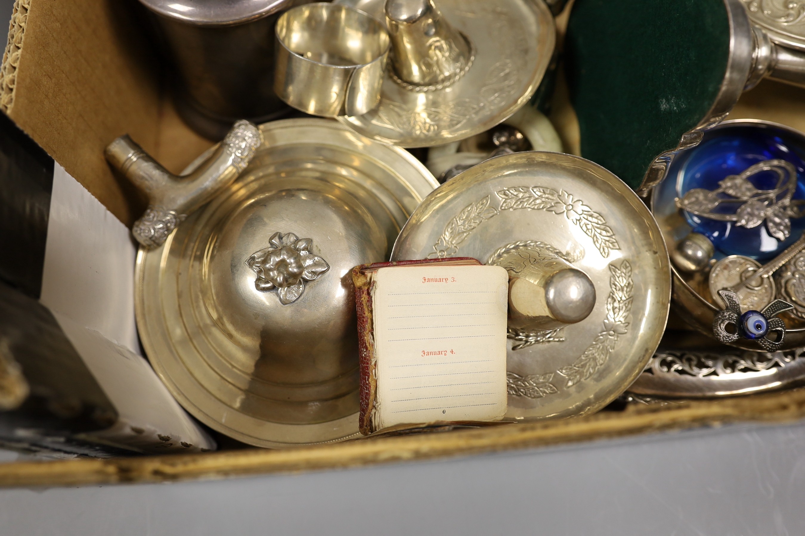 Sundry items of silver, white metal and plated items including a cased silver handled button hook, a silver mounted cylindrical jar and cover, two silver pill boxes including modern novelty banjo shape, a 900 standard di